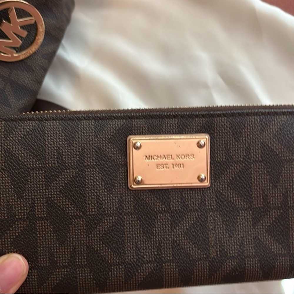 MICHAEL KORS LARGE MONOGRAM SPEEDY AND WALLET - Picture 3 of 10